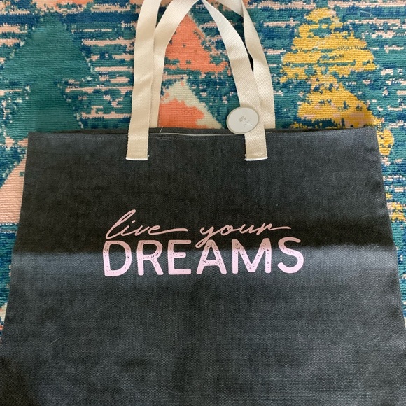 Handbags - BNWT “Live your dreams” Tote Bag